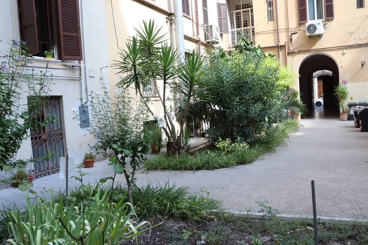 Relaxon Guest House Roma Italia